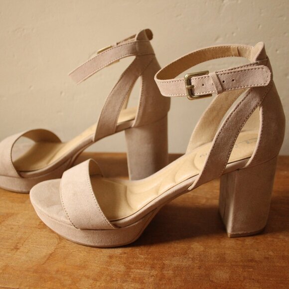 Taupe / Nude heels • size 8.5 • perfect condition - Picture 5 of 6